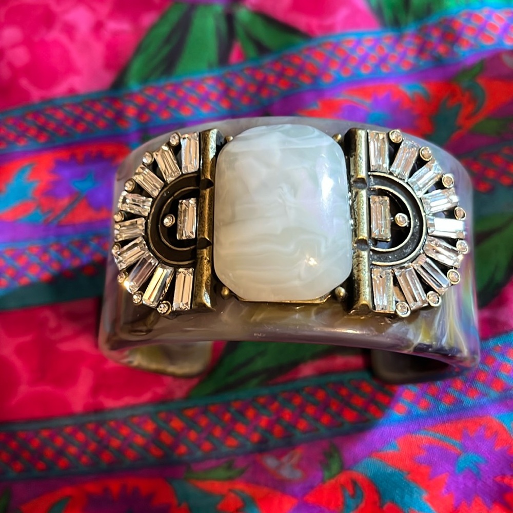 Plunder design marbled acrylic cuff bracelet w/ vintage style rhinestone accent